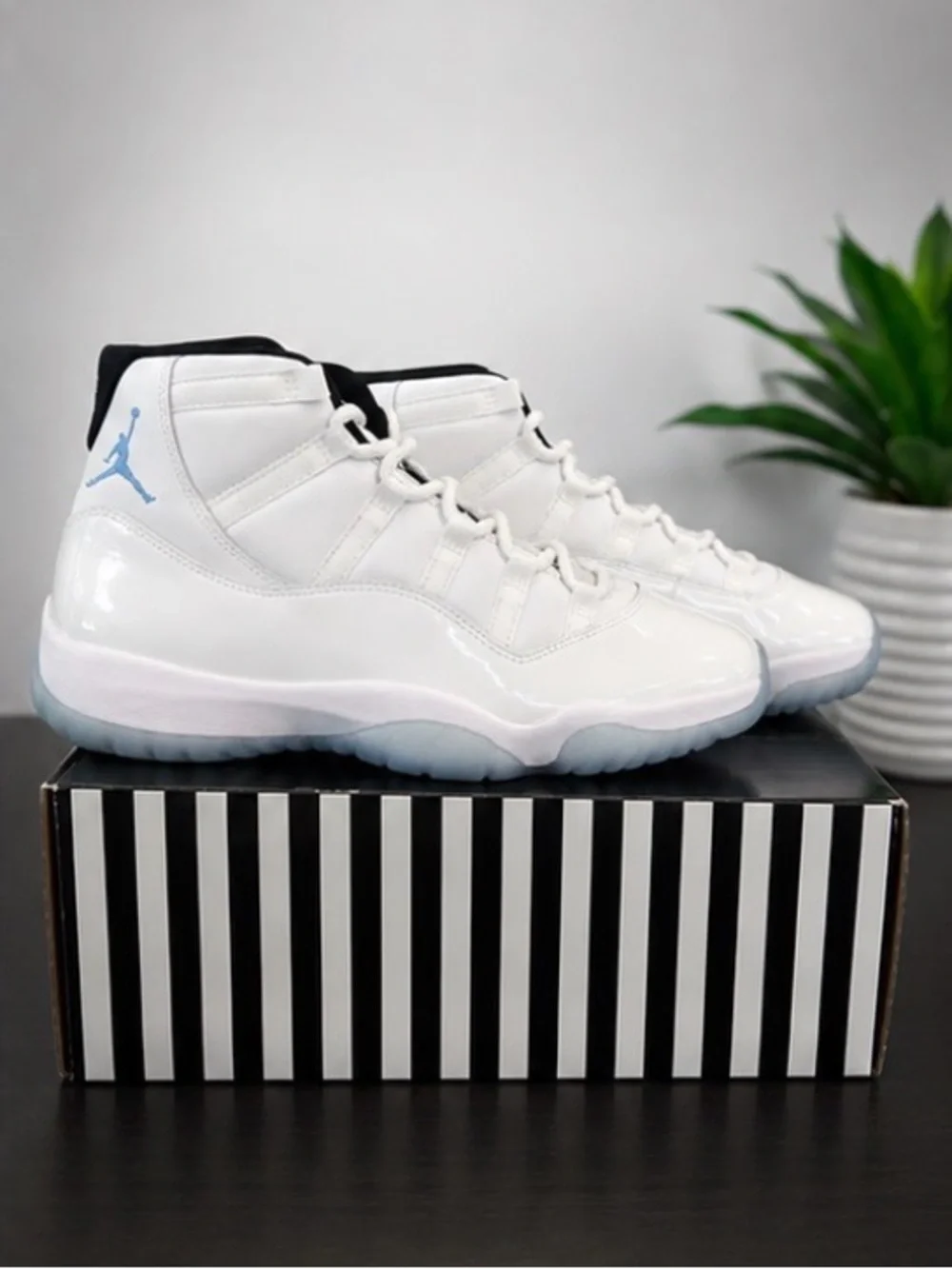 Jordan 11 retro blue 2024 size 11